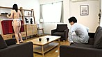 裸エプロンでガニ股家事を強要させられる町に嫁いだら義父のデカチン性活指導で恥ずかしすぎるガニ股挿入されちゃった！ サンプル画像12
