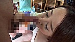 近所のお姉さんが露出度高い部屋着を着ているせいで横から見える横乳がやばすぎる！興奮を抑えようとして見ないようにしていたけど、ムラムラが止まらなくなってしまい･･･ サンプル画像17
