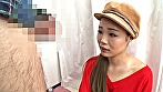客の僕をダサいって超バカにしてたくせに･･･試着室で2人になった瞬間デカチン勃起見せつけたら、目をトロんとさせて完全にメスの顔で興奮しちゃった無防備露出の女性店員「お客様･･･内緒ですよ」