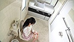 彼女の家で遊んでてトイレに行ったらまさかの彼女のお姉ちゃんとバッタリ！ボクの巨チンをいきなり見た彼女のお姉ちゃんが興奮してパクリ！そのまま彼女に内緒でお姉ちゃんと内緒でセックスしちゃいました - Image 3