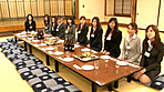 SOD女子社員 第19回温泉旅館で王様ゲーム 厳選美人女子社員10名×ユーザー様10名の一泊二日の温泉旅行 混浴大乱交SPECIAL！ サンプル画像1
