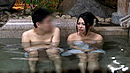 「寝取られ願望」 愛する妻が目の前の他人チ○ポに戸惑い！欲情！生中出し！！自慢の妻をハダカで男湯へ2 サンプル画像1