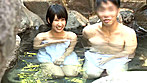 温泉街で見つけた一般男女が出会ってすぐに「混浴モニター体験」 初対面でいきなり裸同士！の即席カップルは、入浴中に火が付くまで何分？ 2 サンプル画像4