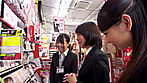SOD女子社員 仕事熱心と社内で評判のSOD女子社員6名を選抜！マジックミラー号 一般男性逆ナンパ研修 普段は真面目で仕事一辺倒な彼女達がオチンチンを目の前に興味津々！デカちん・早漏チ○ポ・連射チ○ポ まとめて20発発射させて研修終了！ サンプル画像3