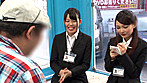 SOD女子社員 仕事熱心と社内で評判のSOD女子社員6名を選抜！マジックミラー号 一般男性逆ナンパ研修 普段は真面目で仕事一辺倒な彼女達がオチンチンを目の前に興味津々！デカちん・早漏チ○ポ・連射チ○ポ まとめて20発発射させて研修終了！ サンプル画像8
