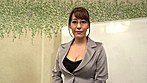 美熟女が誘うサインを見逃すな これを見逃すとあなたも性●罪者 - Image 1