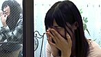 モニタリング 仲良し2カップルにまさかの亀裂！浮気疑惑のある男女をマジックミラー越しに徹底検証。目の前で浮気され、取り残され傷心の男女が逆上リベンジSEX！ サンプル画像4