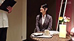 “女の亀頭”と言われるマル秘スポット「カリナ」を刺激する絶頂エステで大量潮吹き！限界突破の激イキに火が付いた素人娘はそのままチ○ポを擦り付けられても挿入を拒めない！？ サンプル画像18