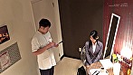 “女の亀頭”と言われるマル秘スポット「カリナ」を刺激する絶頂エステで大量潮吹き！限界突破の激イキに火が付いた素人娘はそのままチ○ポを擦り付けられても挿入を拒めない！？ サンプル画像19