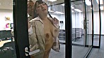 白石茉莉奈 爆乳がつぶれるほどのガラス板押しつけ立ちバック圧縮ピストンで子宮の奥まで巨根を突き刺す - Image 6