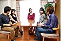 夫婦交換！薄カベ一枚！隣から聞こえてくる卑猥な音に疑心暗鬼！火が点きW不倫 サンプル画像1