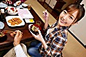 青空ひかり 久しぶりに訪れた幼馴染の実家でこっそりイチャイチャ12発もヤリまくった思い出 サンプル画像7