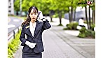 スーツを脱いだらメス丸出し。アクメまでがチョロい早漏デカ尻ヤリマン姉さん。 東京都新宿区■■百貨店・宝石販売員 出し尽くすまで潮を吹く遠山まきさん（仮名・28歳）仕事終わりに1週間密着AVデビュー