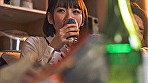 宅飲みNTR ヤリチン男たちが計画したサークルの宅飲み。酔いつぶされた彼女は僕の目の前で輪●〇〇〇されて、みんなに中出しされていました。 西元めいさ