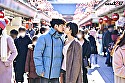 目が合うだけでどこでもベロチュウしてくる自慢の年上彼女はキスで勃起した僕をすぐラブホに連れて行きたがるのでいつもデートになりません 都築亜美