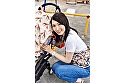 マジックミラー号 優しい子持ちのママにこっそりデカチンを見せつけて 素股で擦りつけて育児でレス気味の欲求不満オ○ンコに旦那の目の前でヌルっと生挿入 産後の柔らかい膣穴が気持ち良すぎて中出し不倫SEX ～休日にお出かけ中幸せ絶頂の春ママNTR～