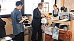 町のマドンナお弁当屋のひかりさんは8時間勤務後に夜な夜な客を試食しまくり胃も身体も虜にする。 青空ひかり - Image 9
