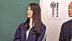 羞恥！新任女教師が学習教材にされる男子校の性教育生徒の目の前で無遠慮な指が膣に挿入される！プライドは崩壊するが子宮の奥から愛液があふれ出る ～橘京花編～ - Image 1