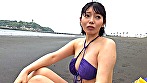 湘南地元妻乳首責め＆素股抜きチャレンジ！巨乳妻が「ごめんねぇッ」と旦那に謝りながら、ギン勃起デカチンを一心不乱に膣に擦り付け発情！罰ゲームのことなんか忘れて、自分から騎乗位で挿入！ナマ中出しをおねだり！！～かすみ編～ - Image 1
