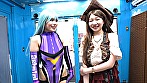 野撮でナンパした仲良し同士のコスプレイヤーが挑戦する 先イキディルドチャレンジ！友達より先に潮を吹けたら賞金5万円、 負けたら即ハメ中出し！気を抜いたら奥までズブ挿りしてくる 絶倫ディルドーに発情腰振りが止められない！マジックミラー号撮って出し！ ～キュアプリヤVSメア・バニー編～ - Image 1