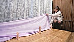 ゆるふわ系カーディガンコーデJDが挑戦するごくぶっとディルドひっこ抜きゲーム！ 床から生えた偽チ〇ポをキツマンで挟み下品すぎるガニ股で踏ん張りオーエス！マジックミラー撮って出し！～かれん編～ 画像1
