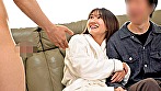 『愛し合う夫婦が残したいメモリアルヌードフォト』と題された雑誌の特集だと妻を騙し、絶倫チ○ポ男と素肌密着偽撮影会で寝取られ検証！！旦那よりも若くてカチカチに反り返ったチ○ポがマ◯コまで1cmに超接近して奥さん急激欲情！？旦那が近くにいるにも関わらず生中出し！！13発 画像19
