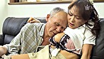 老獪なテクニックに仕事を忘れてイキまくる、エロくて優しいおばさんヘルパーさん - Image 1