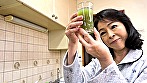 性欲が少ない息子を心配して、こっそり強精剤を飲まして誘惑する欲情お母さん！！