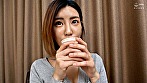 日本語の上手な韓国素人娘のアランさん。フェラの上目遣いが最高にカワイイ！スレンダーボディをくねらせ日本男児の肉棒を咥え込む！？ 画像1