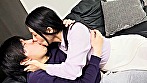 管理人の息子を誘惑する不貞妻！