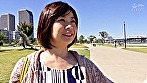 清潔感漂うショートヘアーが似合う熟女の韓国ひとり旅！現地を案内してくれる韓国人男性と国際交流！？