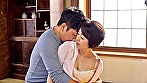 母ひとり息子ひとりの母子家庭で欲求不満も溜まっていた母は息子の愛を拒みきれず禁断の快楽地獄へ堕ちて行き･･･ 画像1