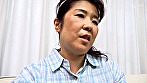 ビニールハウスで収穫中の熟女さんに突撃AV撮影！AV女優が演技かどうか体験実習！