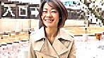地方の敏腕生保レディを契約するとホテルに●れ込み個撮テイでハメ撮りSEX！ - Image 1