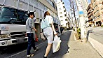 買い物帰りの31歳若妻さんをローカル深夜番組のアンケートと称してロケ車に誘い、Gカップ巨乳をモミしだくと･･･ - Image 1