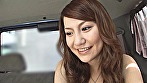 お目目パッチリのハーフ系素人娘をガチナンパ！エロ話で盛り上がってきたからお試しに電マを股間に当てたらテンションMAX！そのままホテルで生ハメSEX！ 画像1