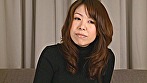 遊ぶ金欲しさに応募してきた、現役エステティシャンの美人妻が旦那に内緒のAV出演！きめ細かな色白BODYを堪能！濃密ハメ不倫！ 画像1