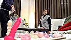 ドリンクのお試しに訪れた熟女さんは部屋に置かれた大人のおもちゃに興味津々！電マオナニーで気持ちよくなって他人棒にすがりつき絶頂中出しイキ！ 画像1