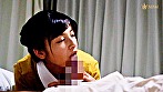 深夜の消灯後の廊下で男性患者と談笑の人妻看護師さんは退院祝いにカラダ重ねる欲求不満の淫乱性交！ - Image 3