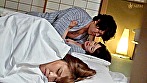 街で見かけた母娘を宿泊付きインタビューにご招待！母に狙いを定めてなし崩し的な愛撫を仕掛けると･･･声を潜めて感じる母に激ピス顔射SEX！ - Image 8