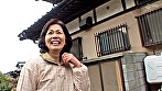 田舎のもうすぐ六十路のおばちゃん熟女がAV出演！？若い男優の肉棒にかき回される使い古された股間に激ピスSEX！ - Image 1