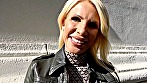 ヨーロッパの街角で見つけた金髪美女をナンパ！45歳スタイル抜群、肌が艶やかなハンガリアン爆乳美熟女がセックスで若さを保つ国際交流SEX 画像1