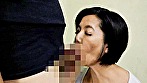 欲求不満熟女が胸元を強調した服で隣人を誘惑するドスケベ淫乱痴女SEX！ - Image 3