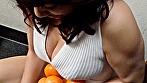 おすそ分けにやって来たミニスカ巨乳奥さまのムチムチドエロボディにザーメン搾り取られる性欲旺盛熟女の無限性欲！ - Image 1