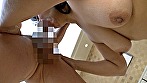 カラオケ帰りの仲良し母娘をナンパして車に誘う！娘の横で痴態に溺れる欲求不満お母さんとホテルで嵌め撮りSEX！ 画像5