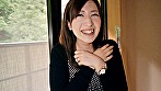 旅先でナンパした人妻を滞在先のホテルに誘ってみた！旅先の解放感から恥ずかしがりながらも混浴露天風呂での濃厚愛撫に快楽堕ちで不貞行為にイキ果てる！ 画像1