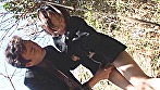 人目をはばかる草むらで頭を抑え込まれてイラマチオ！三十路人妻の喉奥に口内射精！ - Image 1