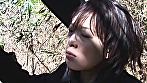 人目をはばかる草むらで頭を抑え込まれてイラマチオ！三十路人妻の喉奥に口内射精！ - Image 7