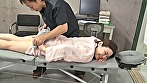 透き通るほどの素肌と薄ピンク色の乳首！！そしていつでもフル勃起な乳首の人妻。「下着みえちゃう」と恥ずかしがるも拒まない 画像1