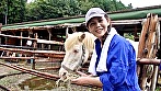 馬を7頭飼育してる酪農家の五十路熟女の欲求不満解消のAV出演！甘い喘ぎ声をあげてイキまくりの濃厚SEX！ 画像1